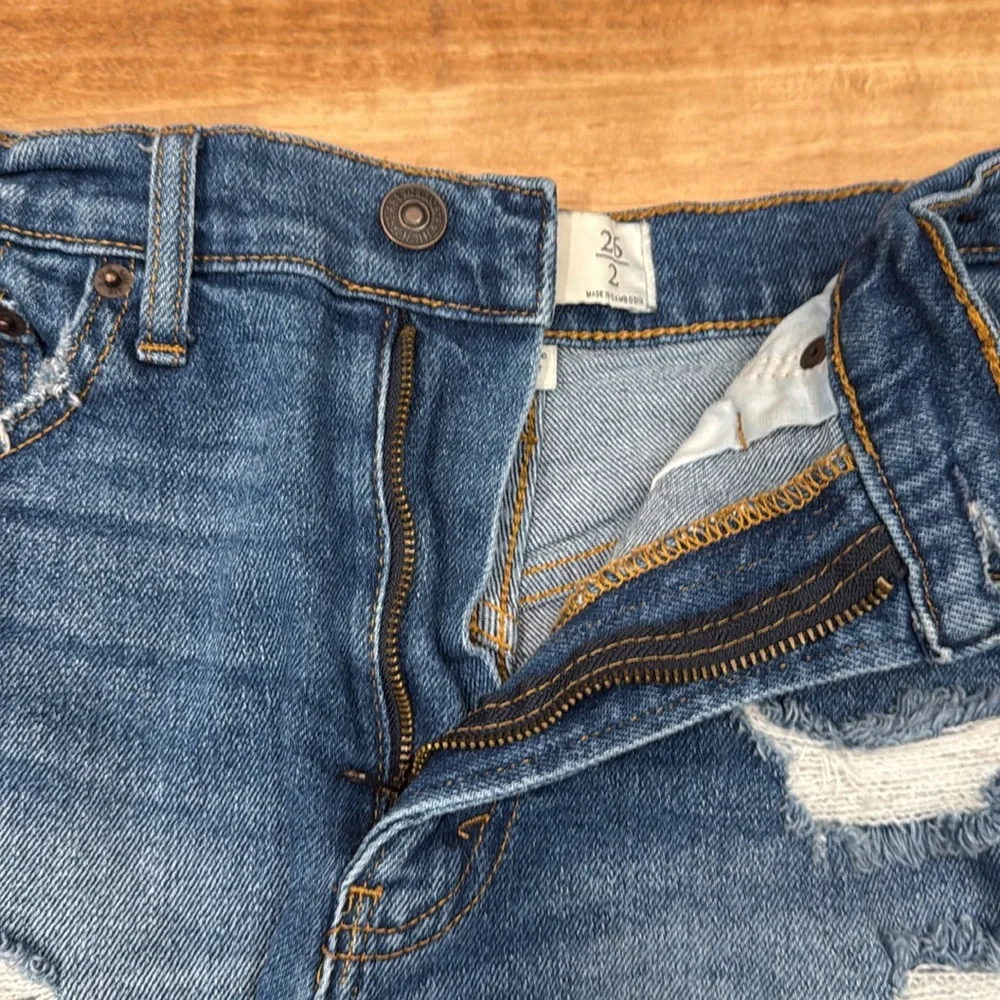 Abercrombie & Fitch Curve Love High Rise Jean Shorts 26/2 distressed raw hem - Picture 3 of 5